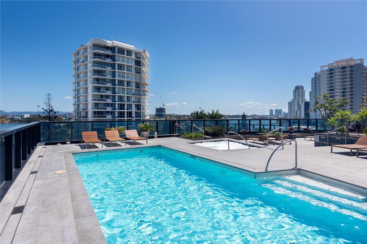 Circle On Cavill - Hosted By Coastal Letting Appartement Gold Coast Buitenkant foto