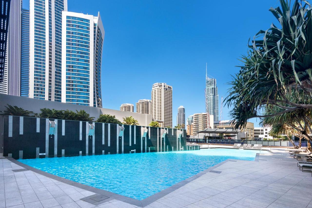 Circle On Cavill - Hosted By Coastal Letting Appartement Gold Coast Buitenkant foto