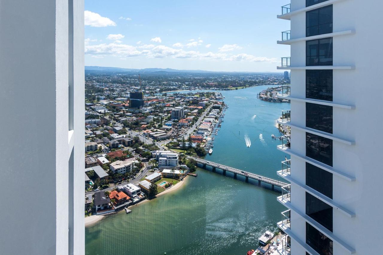 Circle On Cavill - Hosted By Coastal Letting Appartement Gold Coast Buitenkant foto