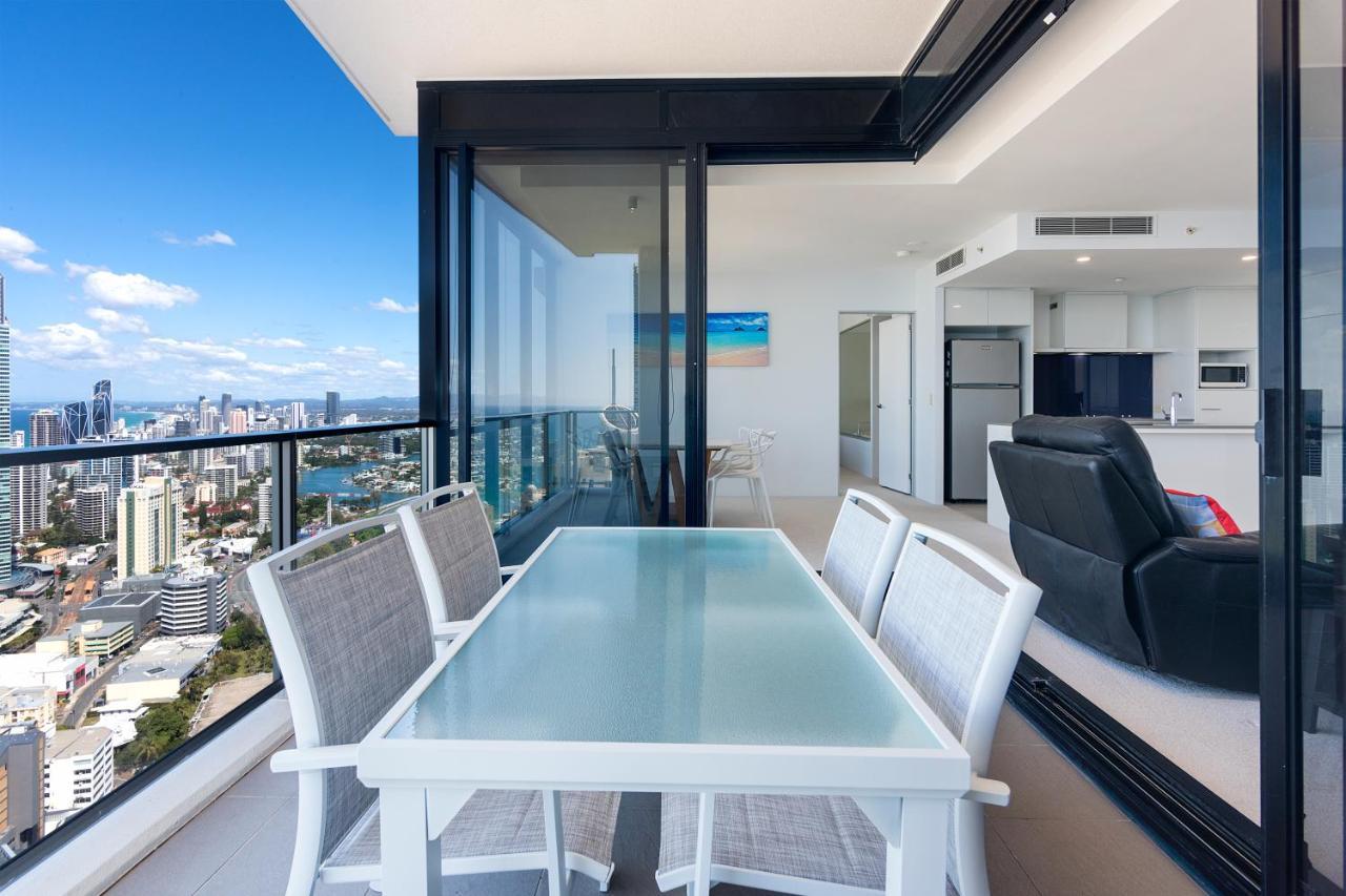 Circle On Cavill - Hosted By Coastal Letting Appartement Gold Coast Buitenkant foto