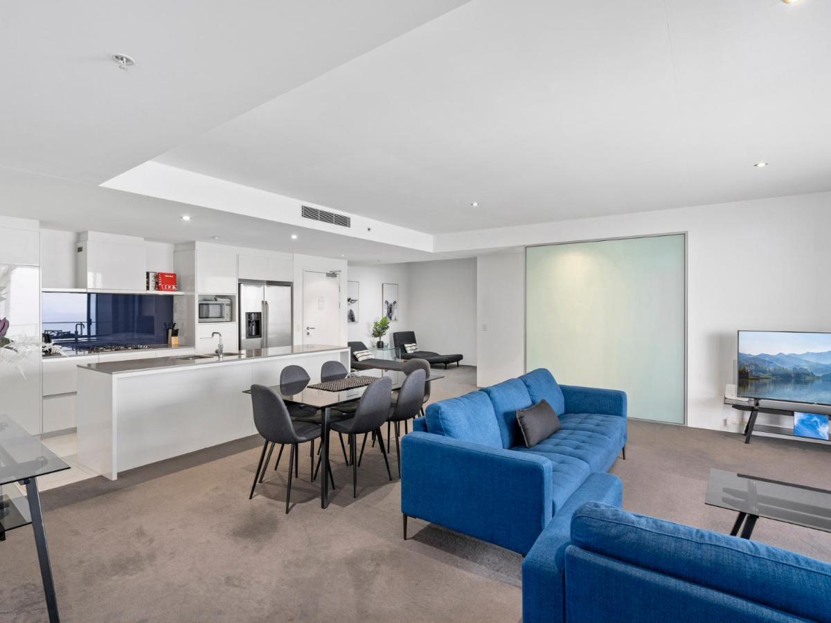 Circle On Cavill - Hosted By Coastal Letting Appartement Gold Coast Buitenkant foto