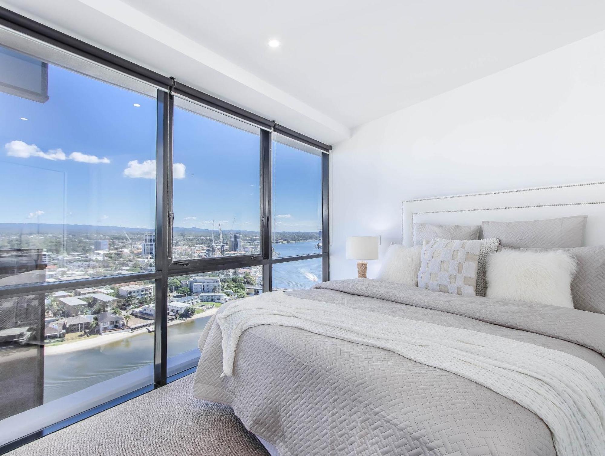 Circle On Cavill - Hosted By Coastal Letting Appartement Gold Coast Buitenkant foto