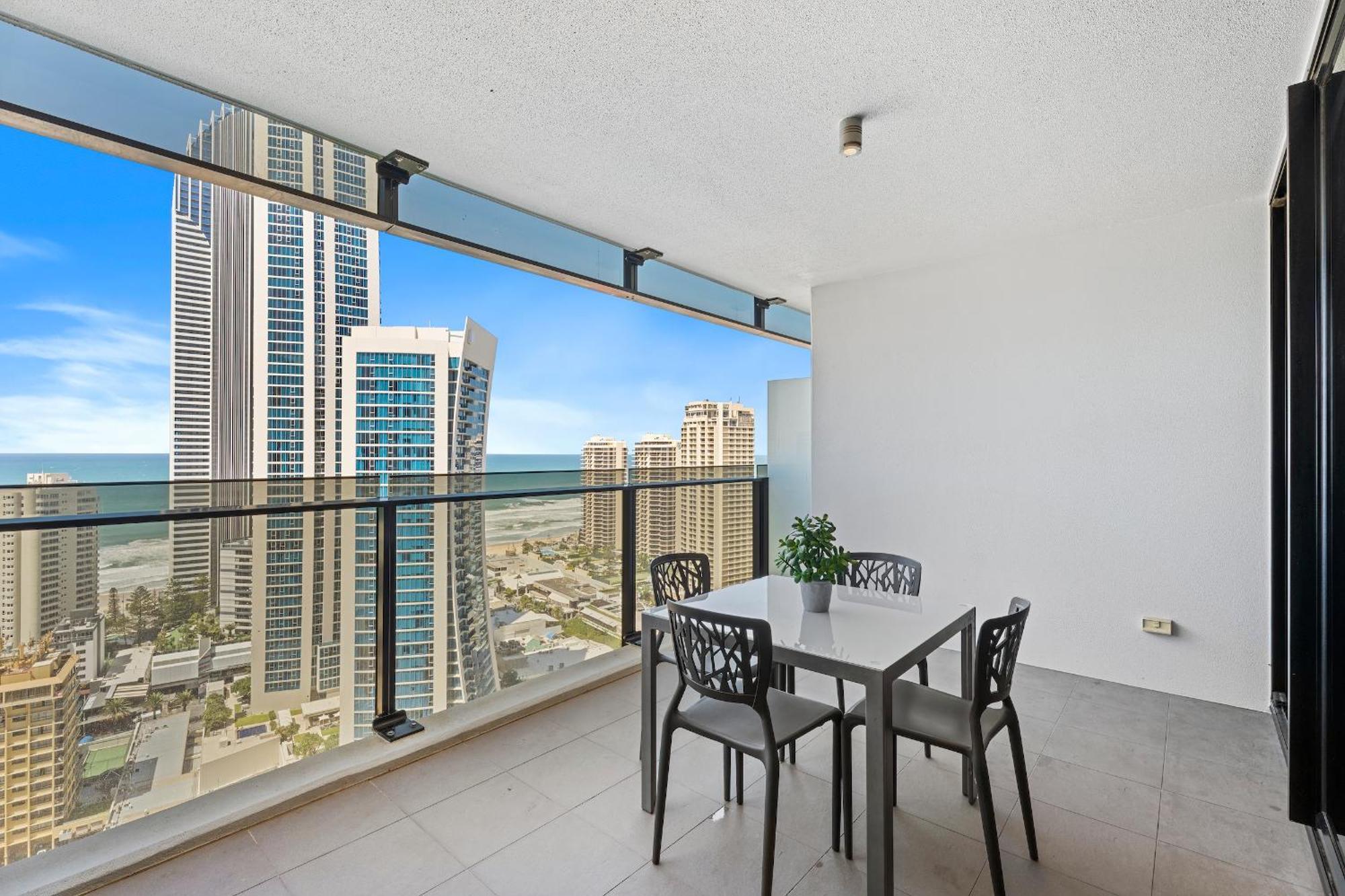 Circle On Cavill - Hosted By Coastal Letting Appartement Gold Coast Buitenkant foto