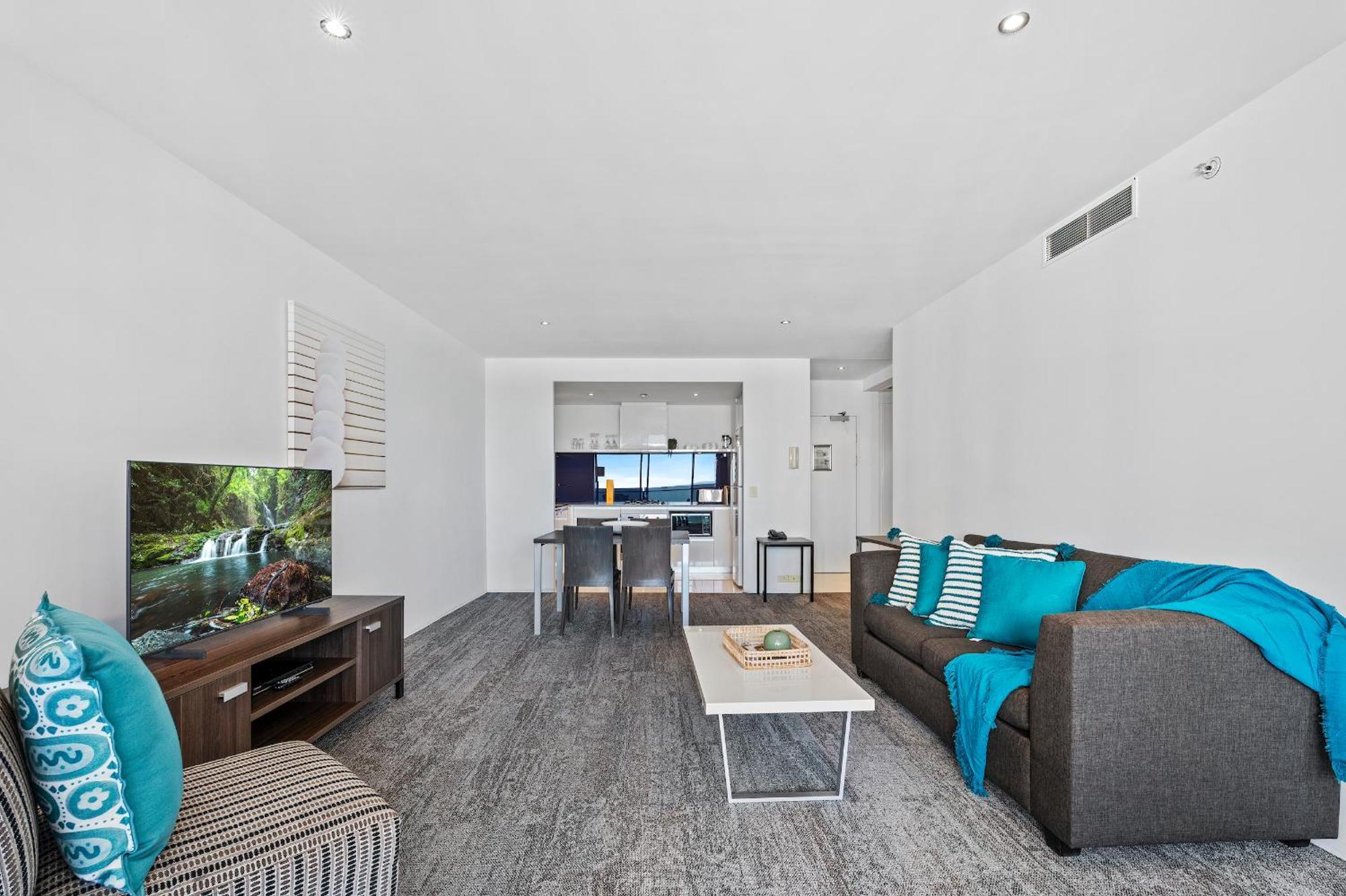 Circle On Cavill - Hosted By Coastal Letting Appartement Gold Coast Buitenkant foto