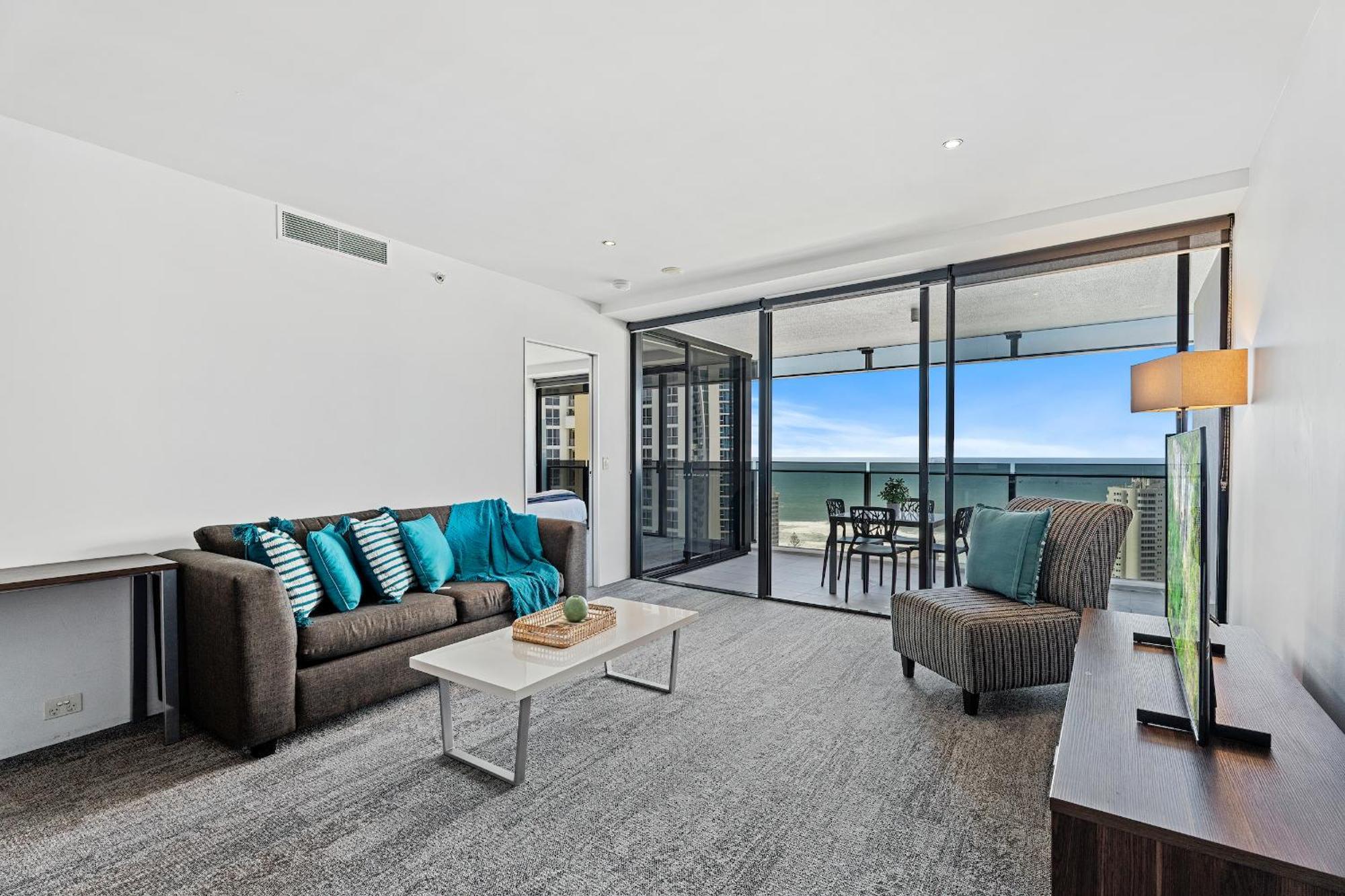 Circle On Cavill - Hosted By Coastal Letting Appartement Gold Coast Buitenkant foto