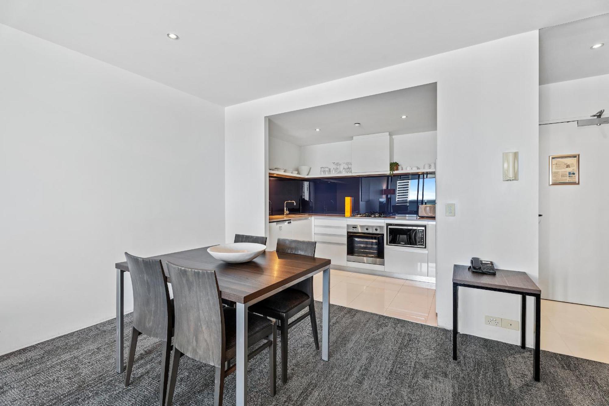 Circle On Cavill - Hosted By Coastal Letting Appartement Gold Coast Buitenkant foto