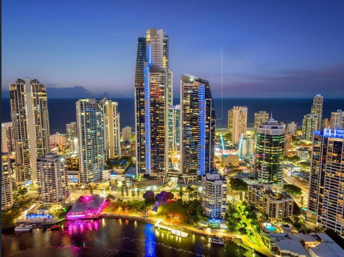 Circle On Cavill - Hosted By Coastal Letting Appartement Gold Coast Buitenkant foto